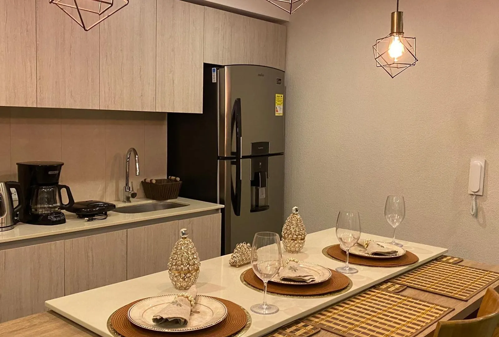 Dominique Cartagena, Beautiful 2 Bedroom Apartment