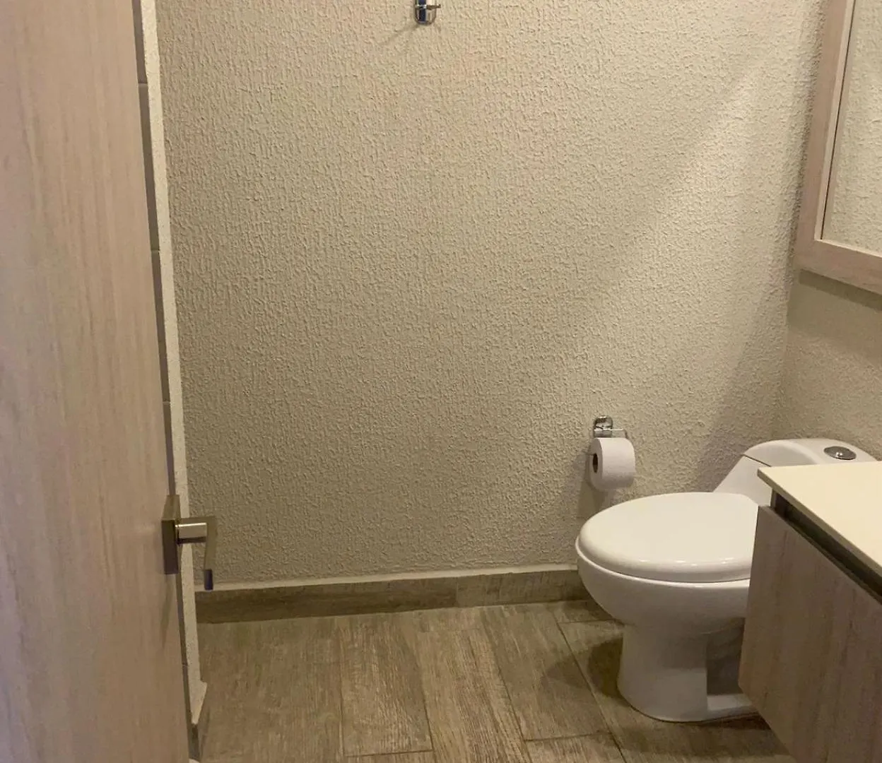 Dominique Cartagena, Beautiful 2 Bedroom Apartment